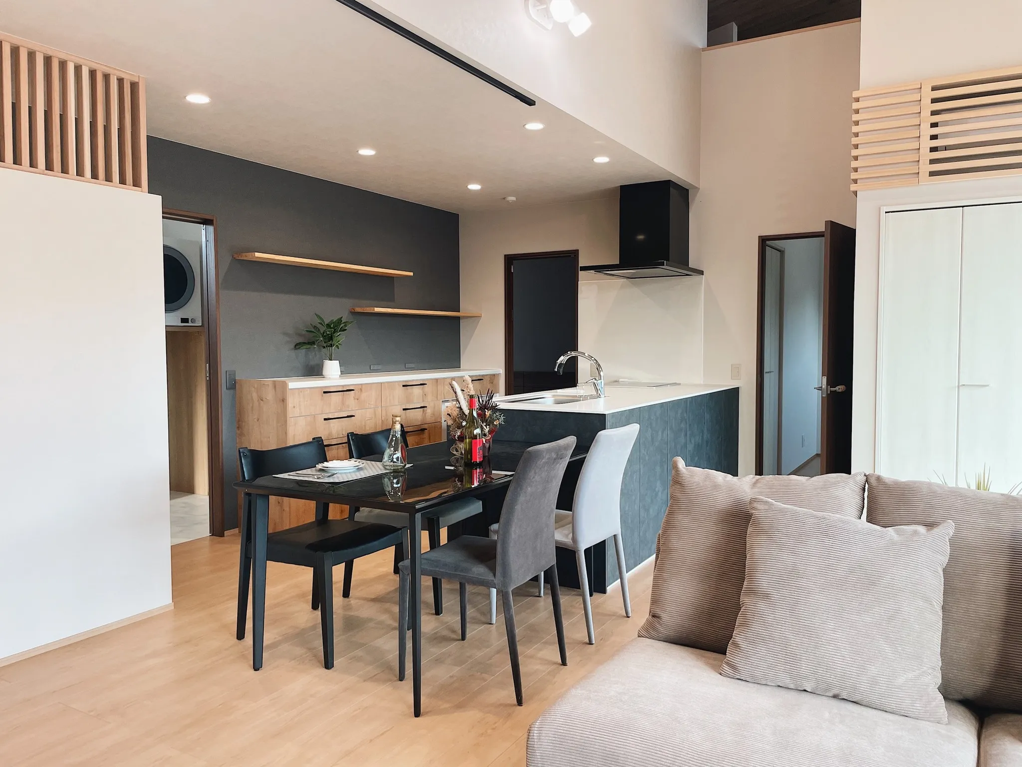 【納品事例】 福岡県上毛町の新築に家具・雑貨一式をコーディネ...