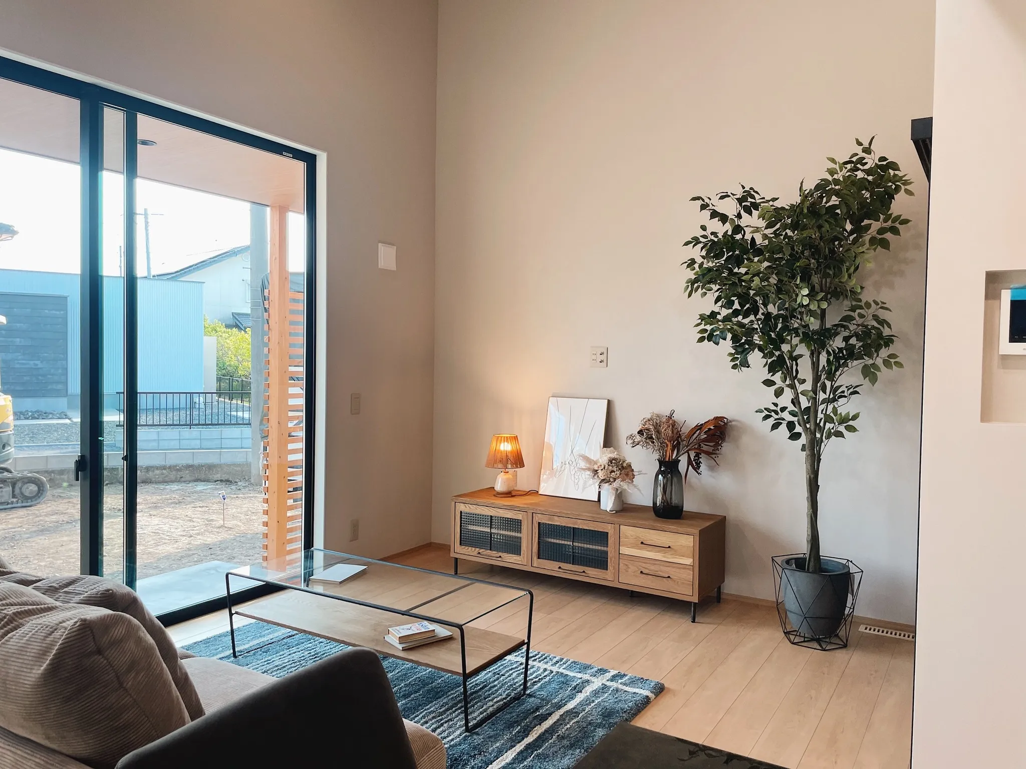 【納品事例】 福岡県上毛町の新築に家具・雑貨一式をコーディネ...