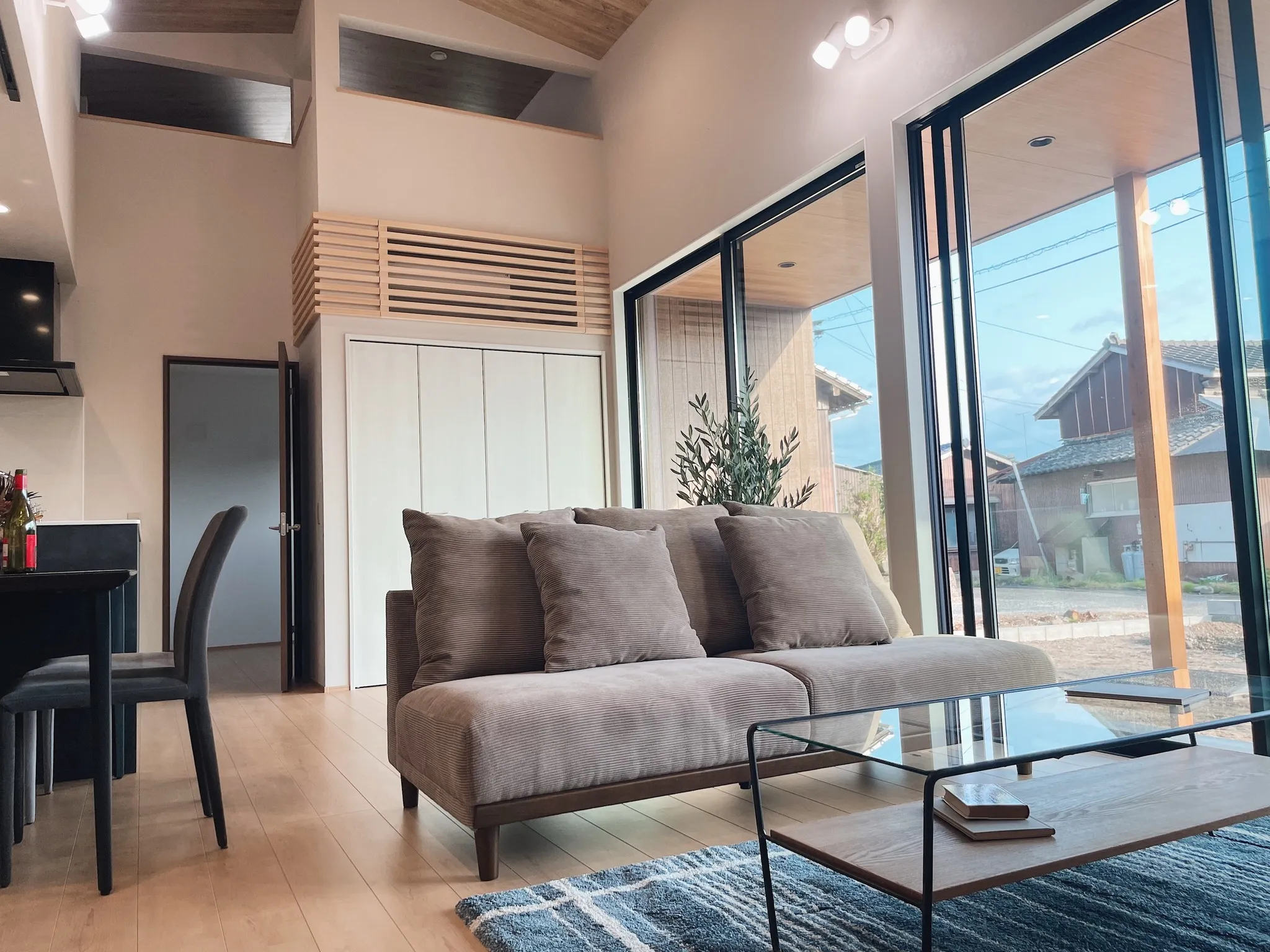 【納品事例】 福岡県上毛町の新築に家具・雑貨一式をコーディネ...