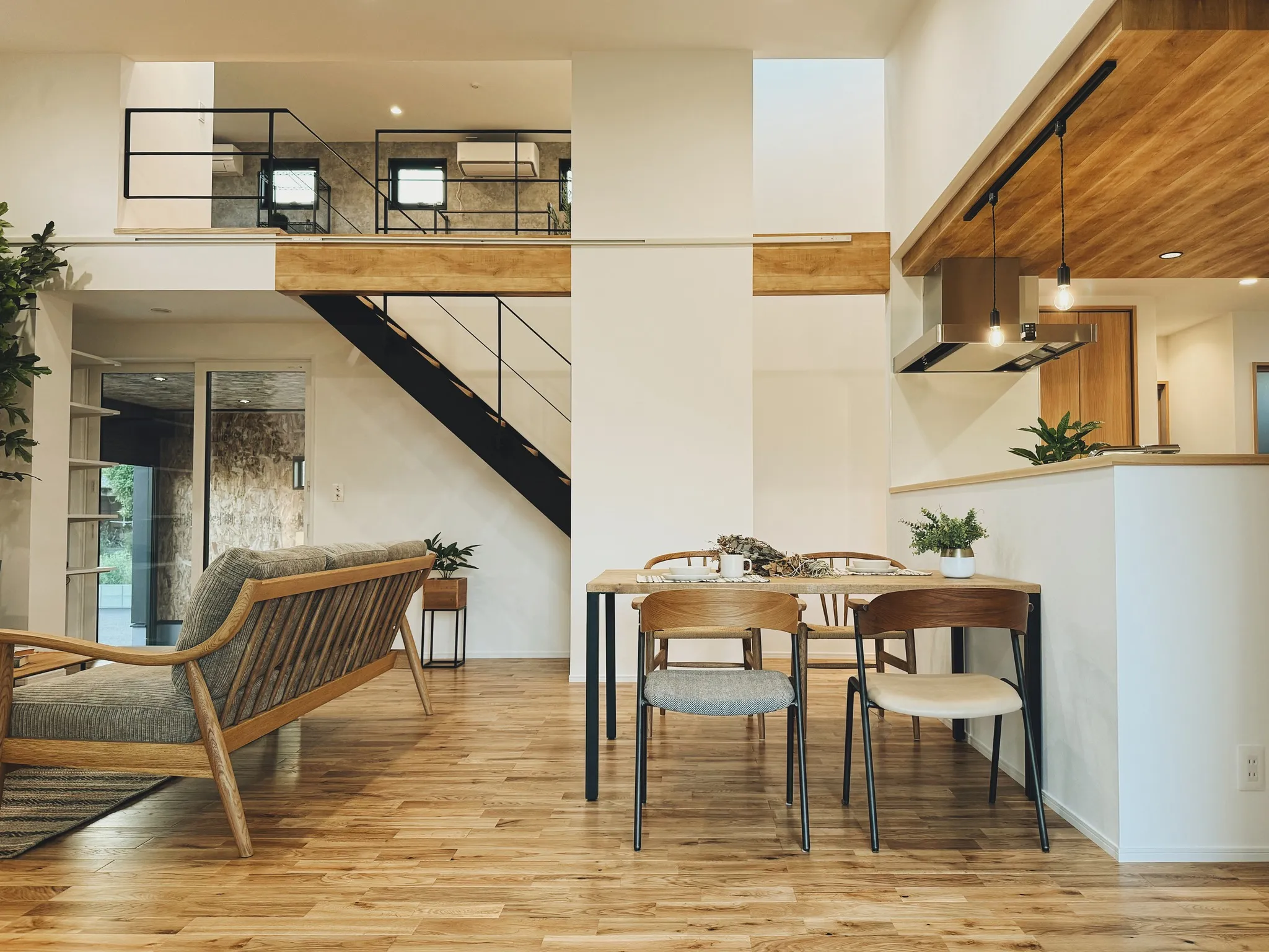 【納品事例】 大分県中津市の新築に家具・雑貨一式をコーディネ...