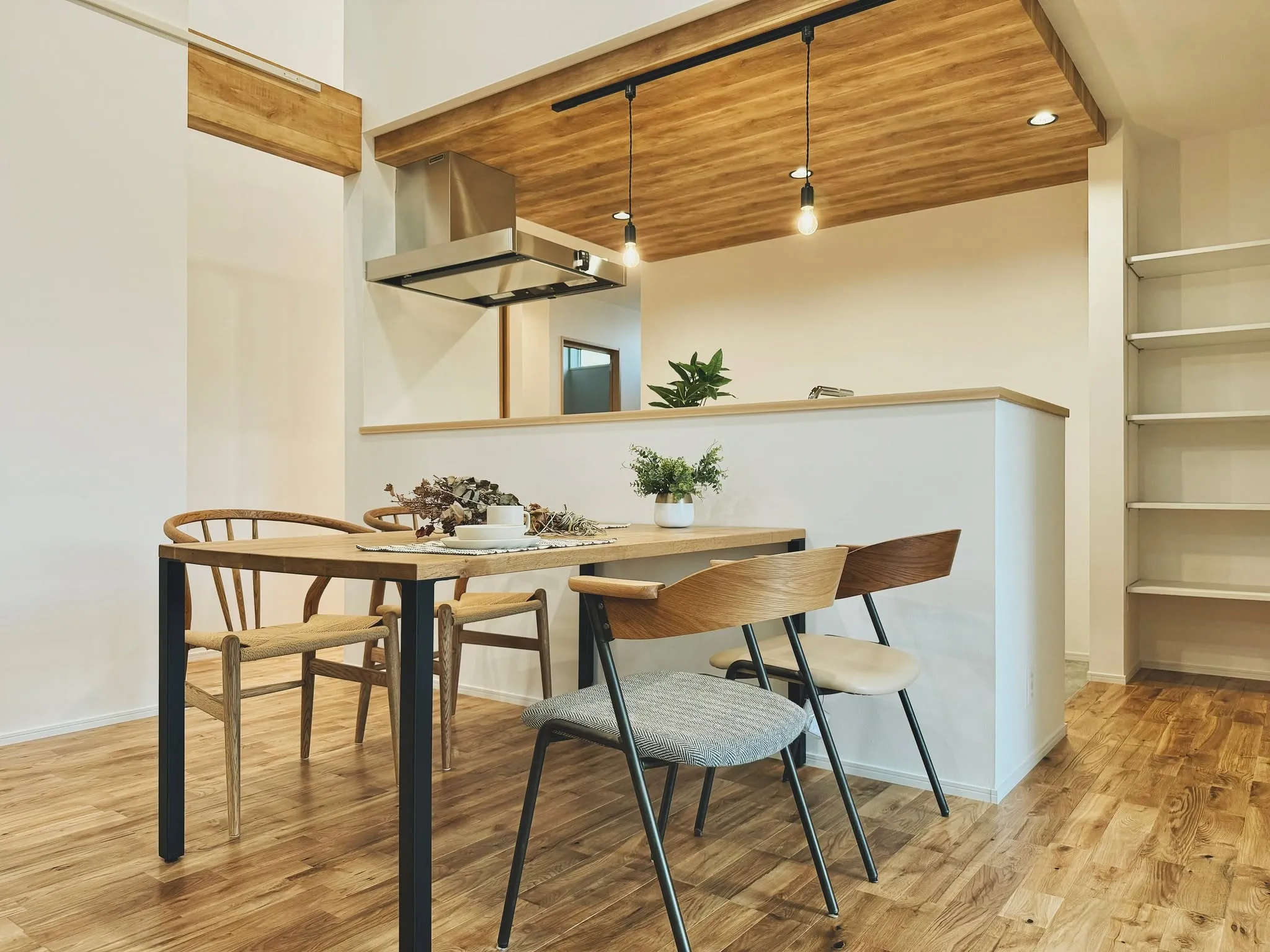 【納品事例】 大分県中津市の新築に家具・雑貨一式をコーディネ...