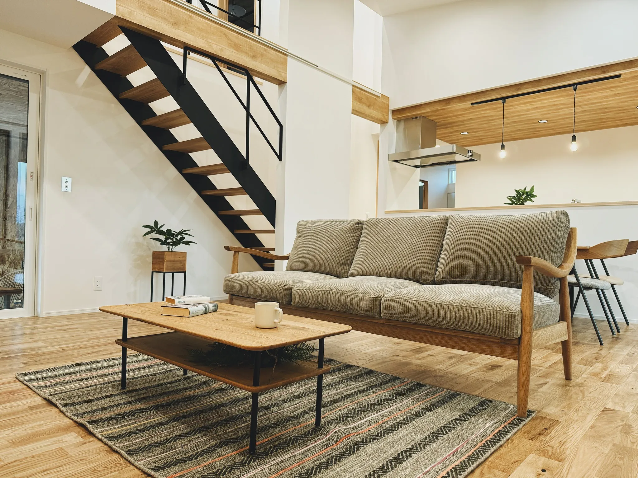 【納品事例】 大分県中津市の新築に家具・雑貨一式をコーディネ...