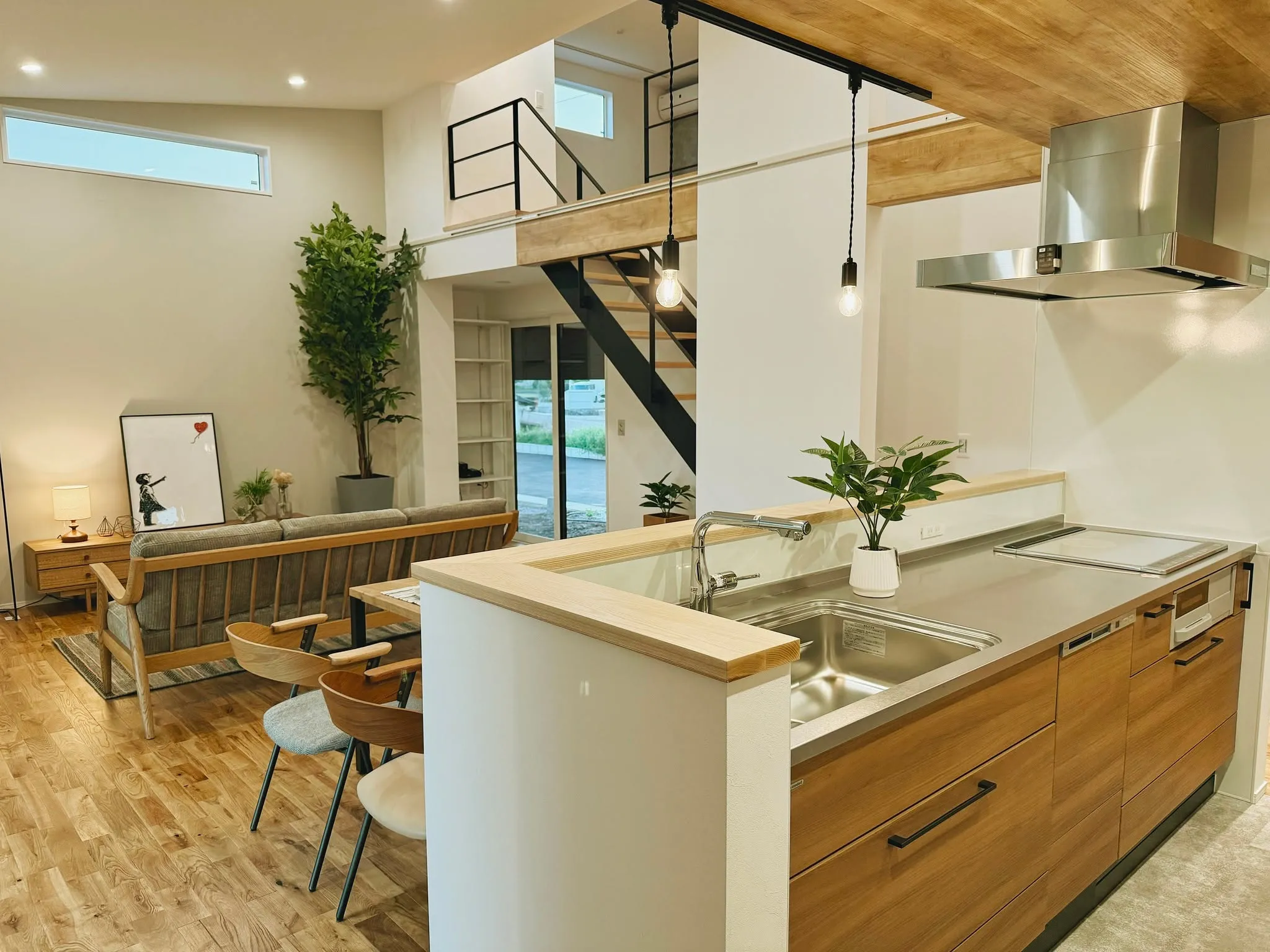 【納品事例】 大分県中津市の新築に家具・雑貨一式をコーディネ...