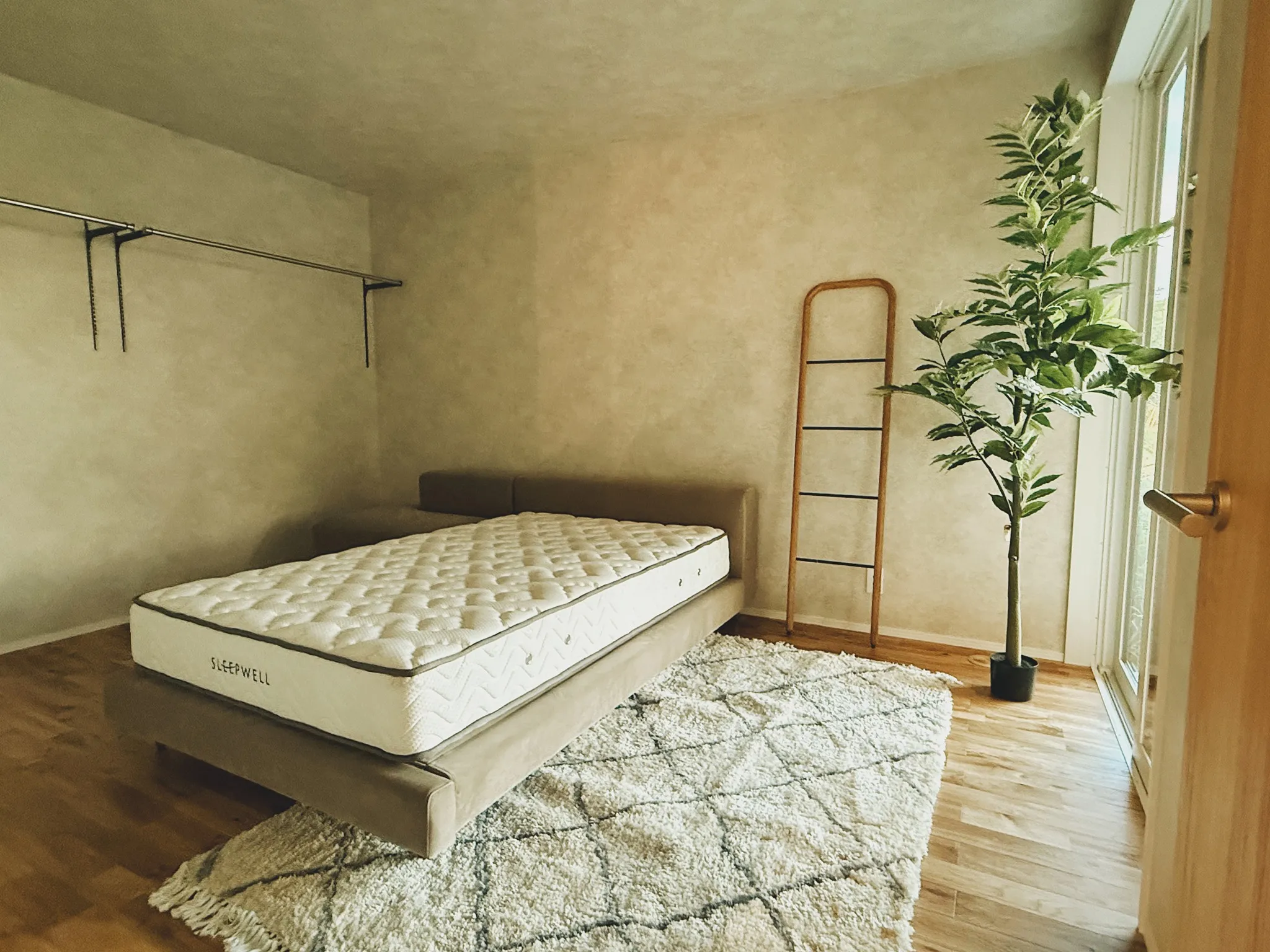 【納品事例】 大分県中津市の新築に家具・雑貨一式をコーディネ...