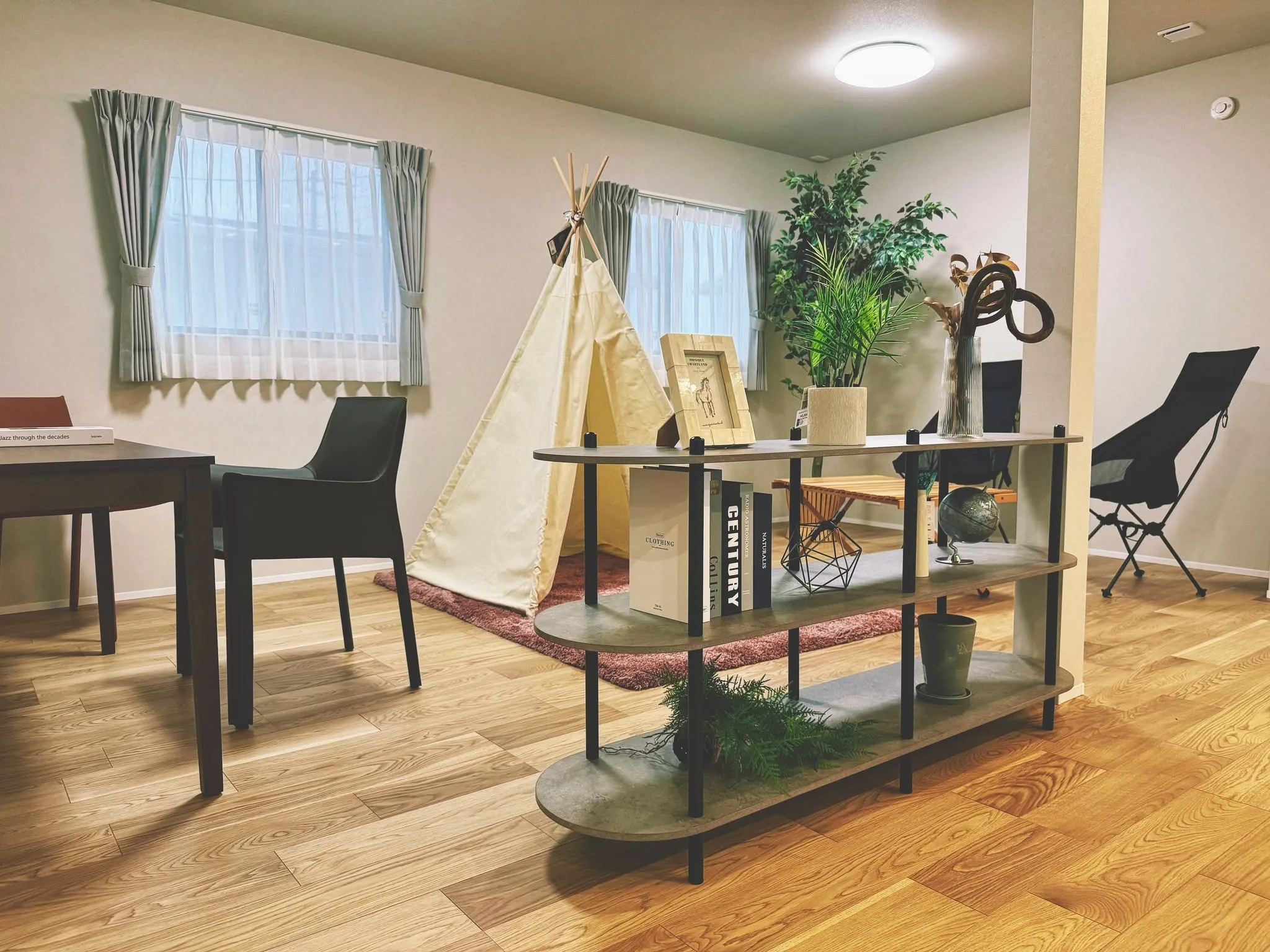 【納品事例】 中津市東浜の建売住宅に家具・雑貨一式をコーディ...