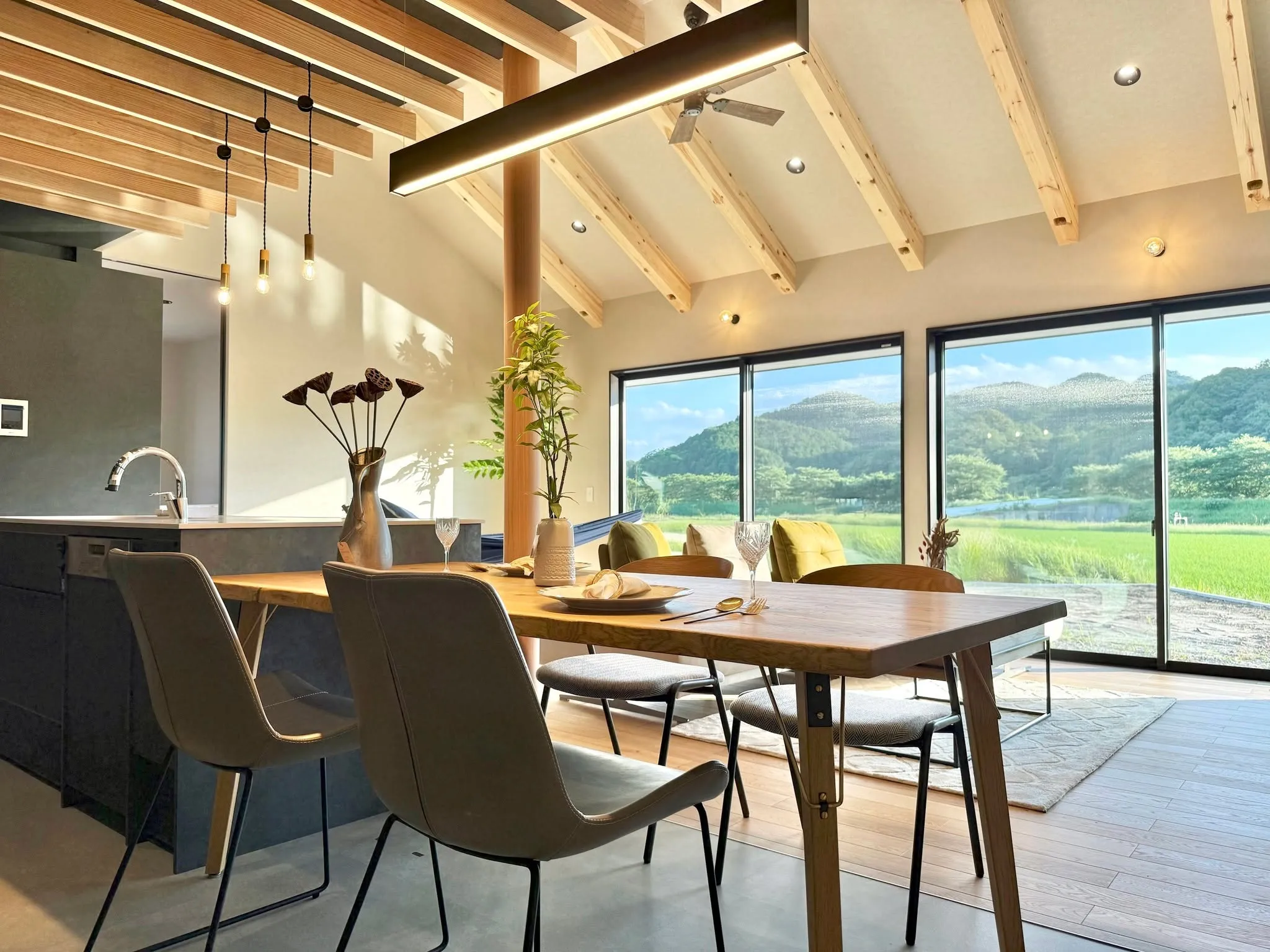 【納品事例】 中津市の新築に家具・雑貨一式をコーディネートさ...