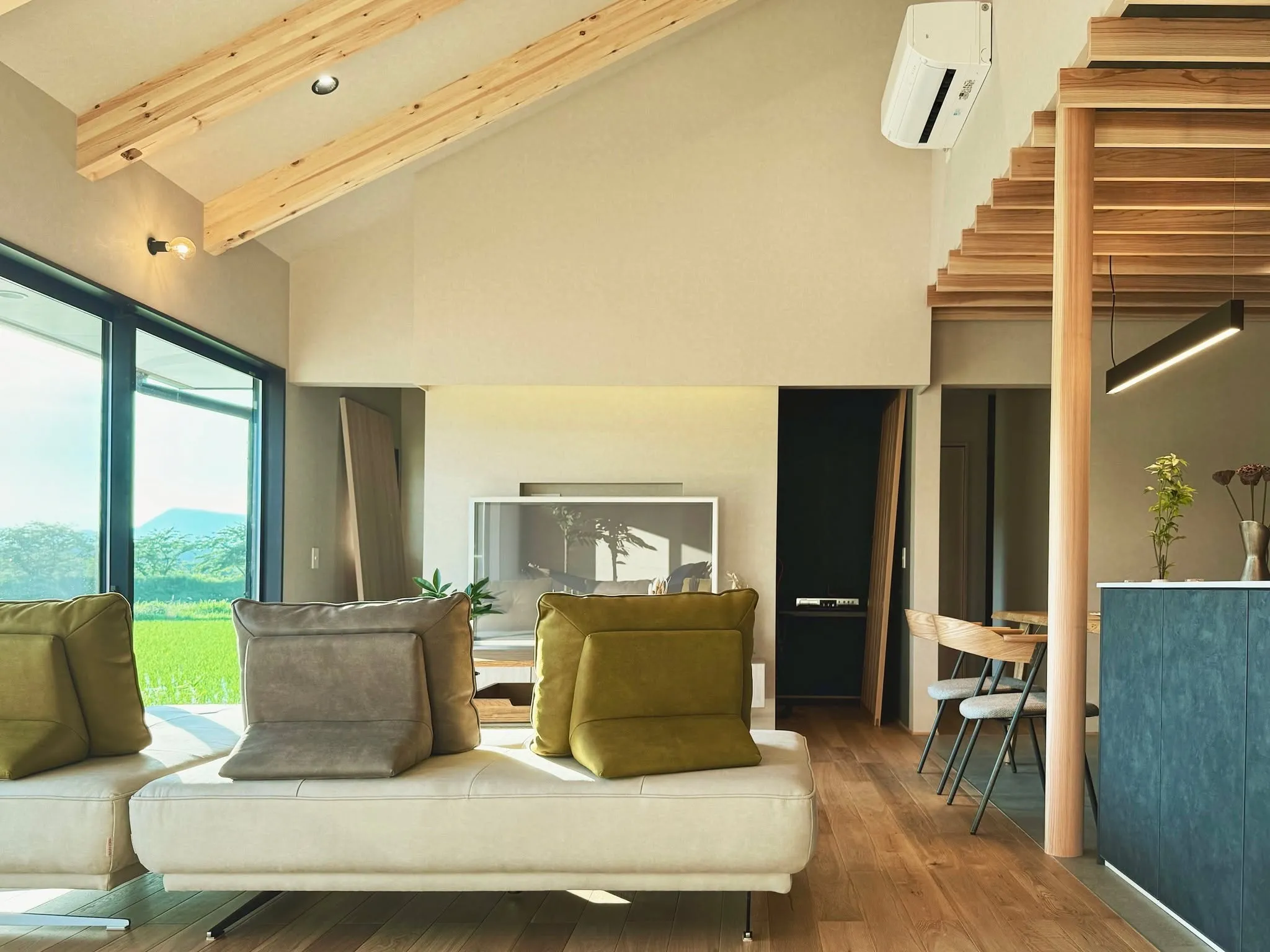 【納品事例】 中津市の新築に家具・雑貨一式をコーディネートさ...