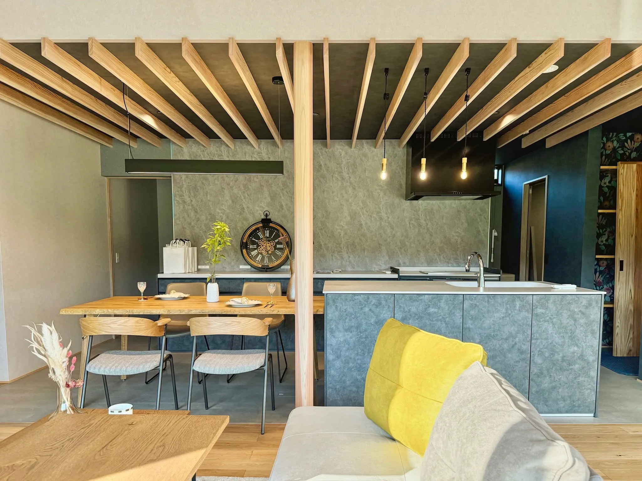 【納品事例】 中津市の新築に家具・雑貨一式をコーディネートさ...