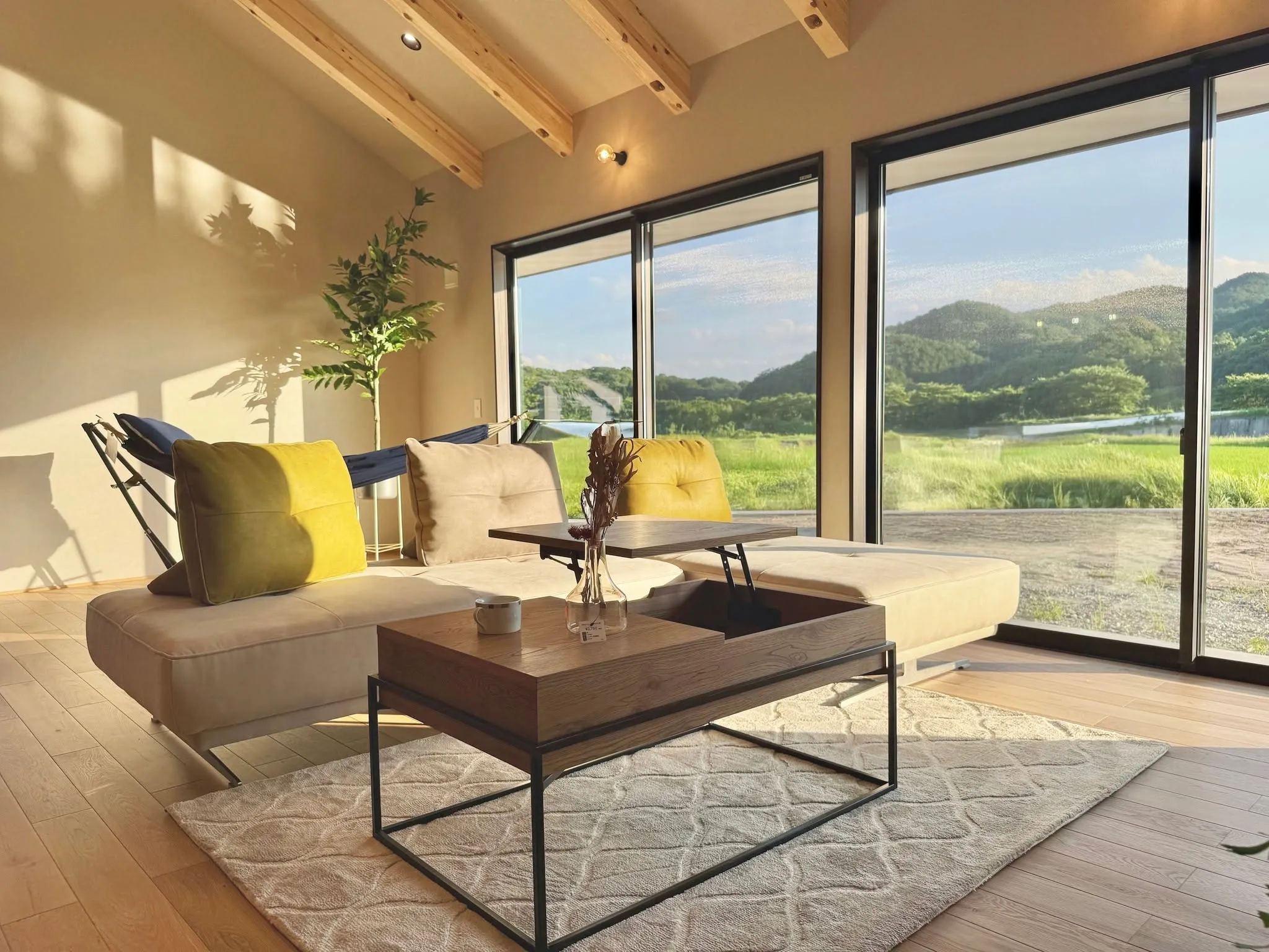 【納品事例】 中津市の新築に家具・雑貨一式をコーディネートさ...