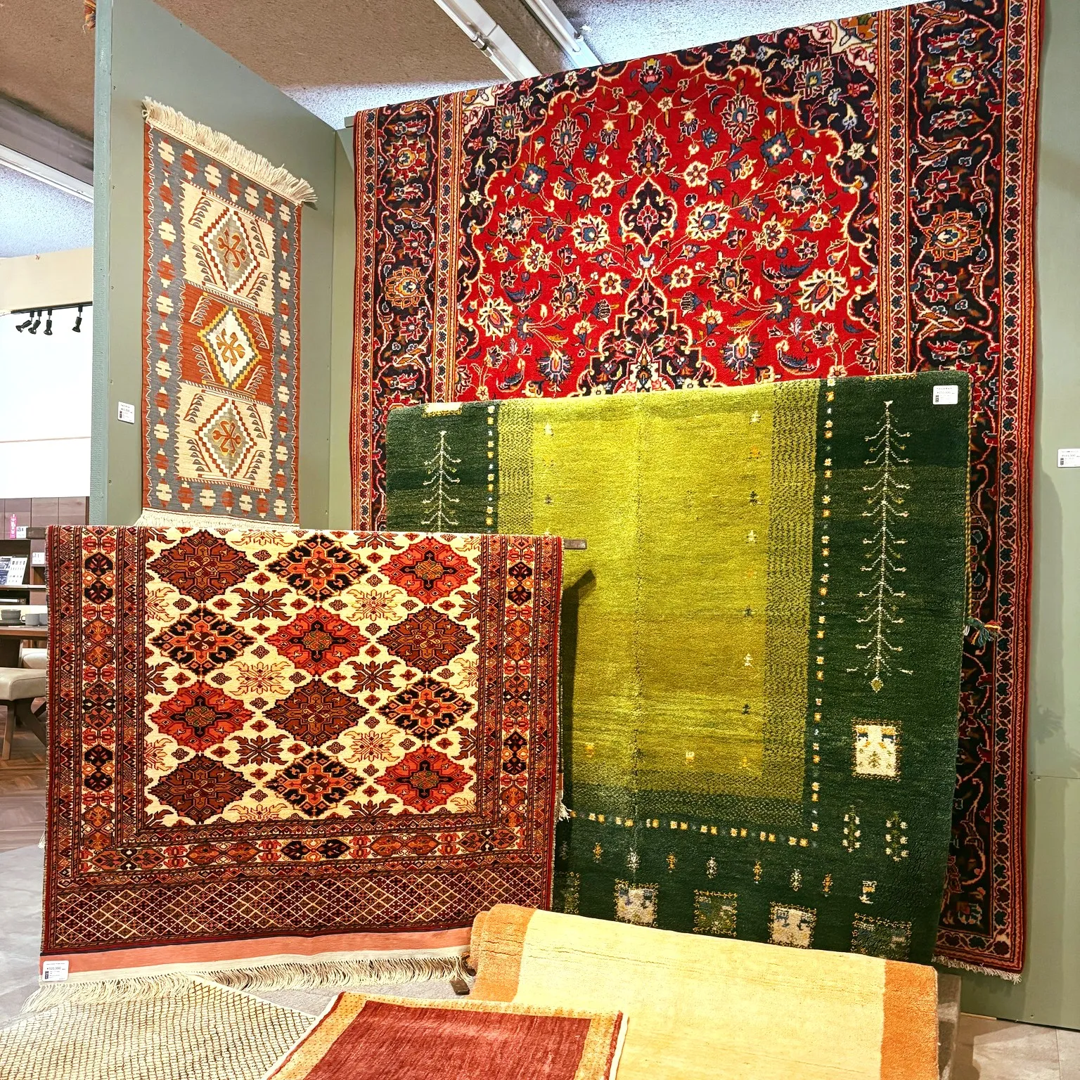 トルコ、アフガニスタン、ペルシャ（イラン東部）など