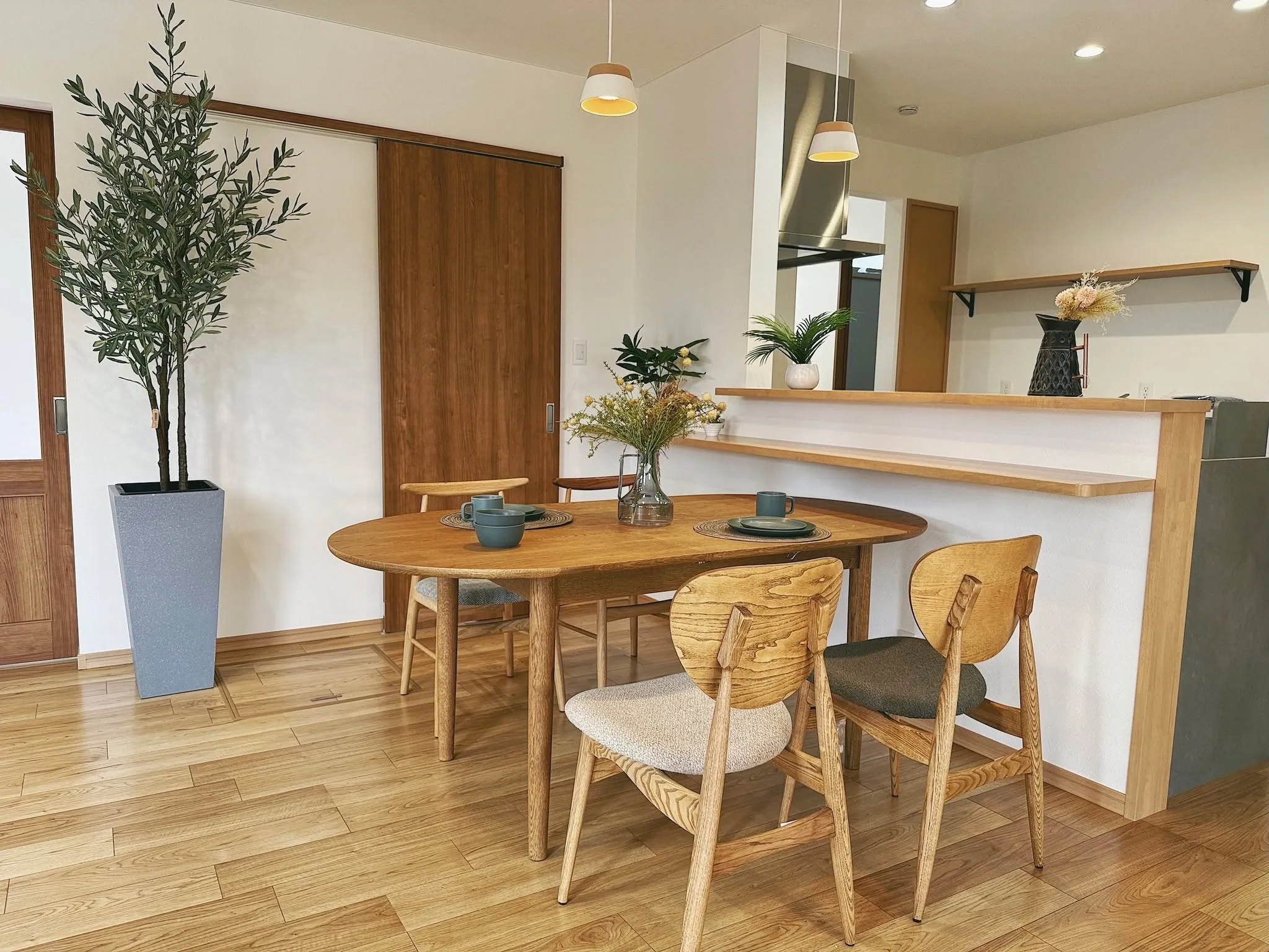 【納品事例】 中津市上如水の新築に家具・雑貨一式をコーディネ...