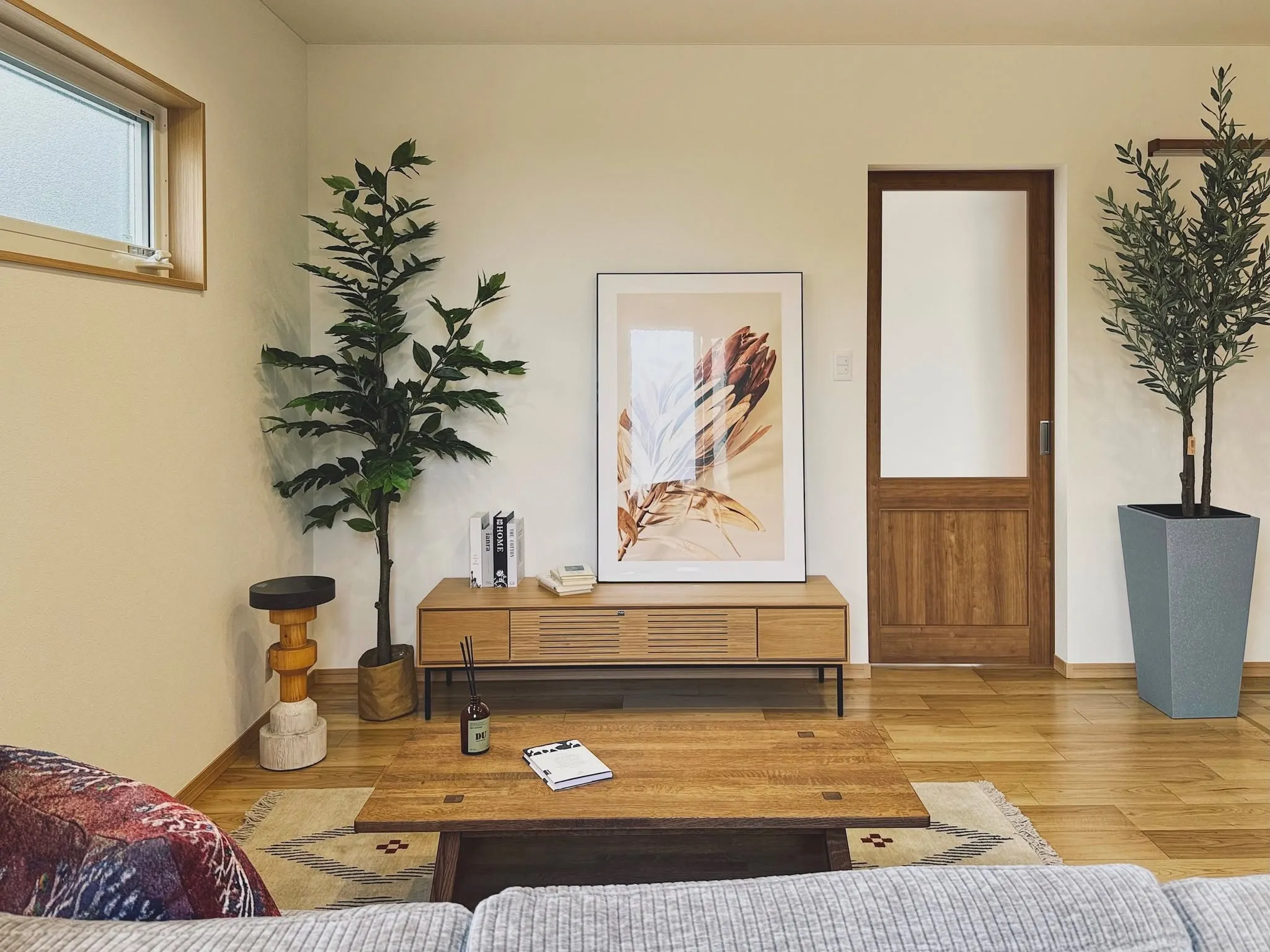 【納品事例】 中津市上如水の新築に家具・雑貨一式をコーディネ...