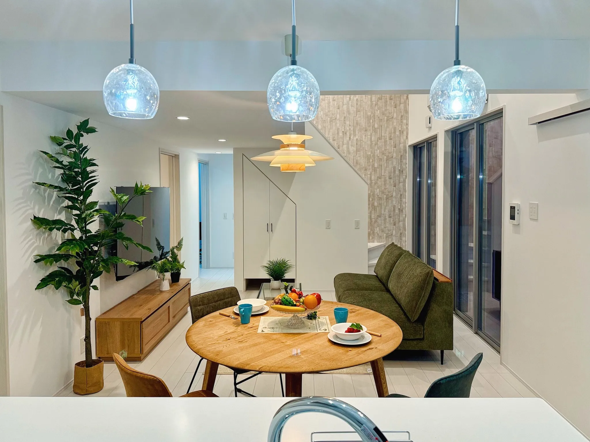 【納品事例】 中津市の新築に家具・雑貨一式をコーディネートさ...