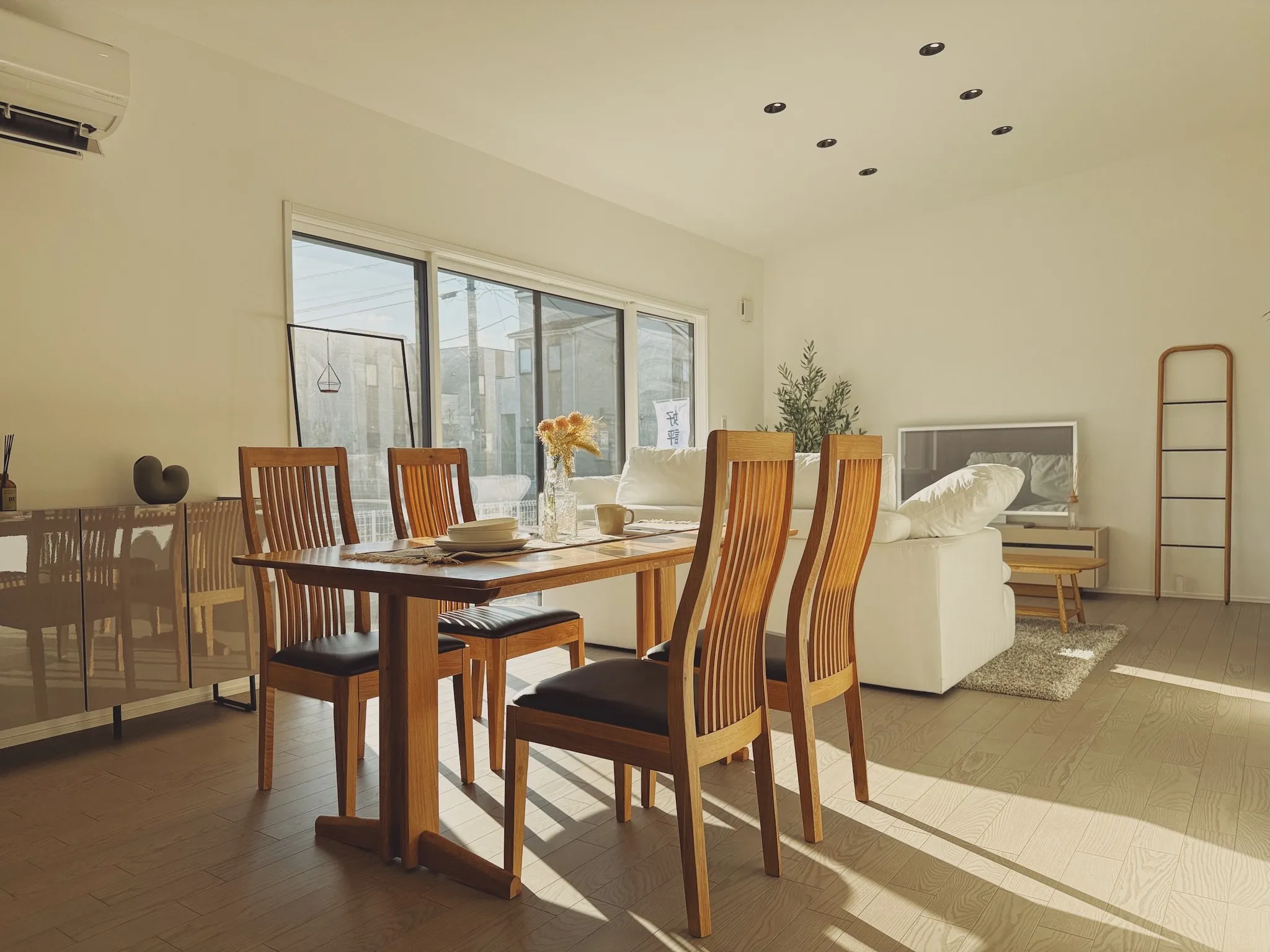 【納品事例】 宇佐市の新築に家具・雑貨一式をコーディネートさ...