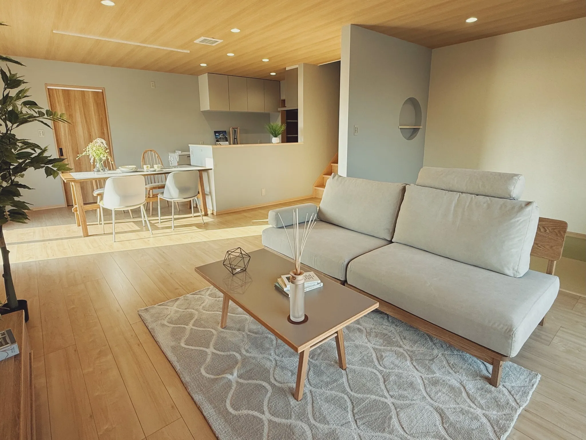 【納品事例】 中津市の新築に家具・雑貨一式をコーディネートさ...