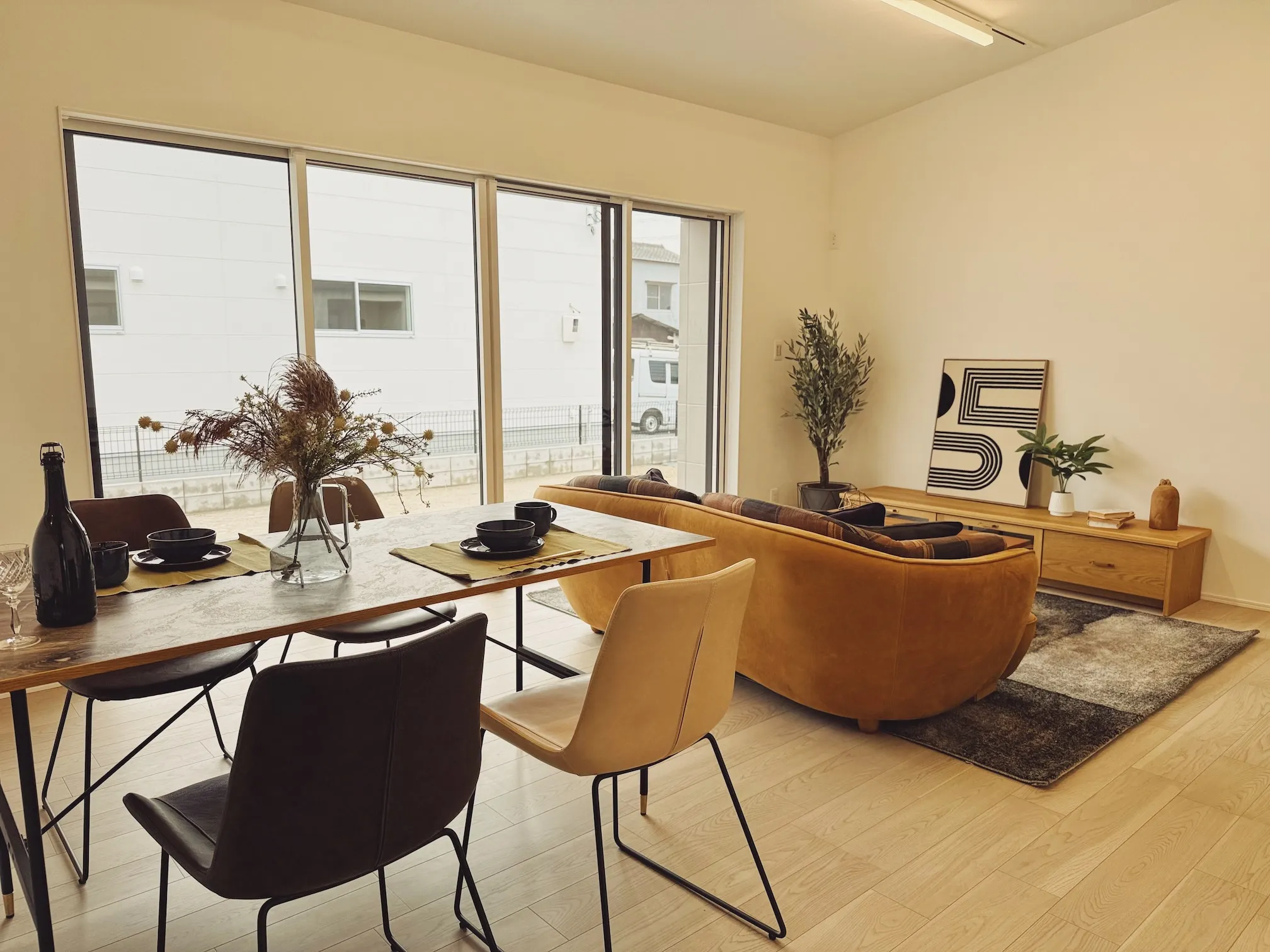 【納品事例】 中津市の新築に家具・雑貨一式をコーディネートさ...